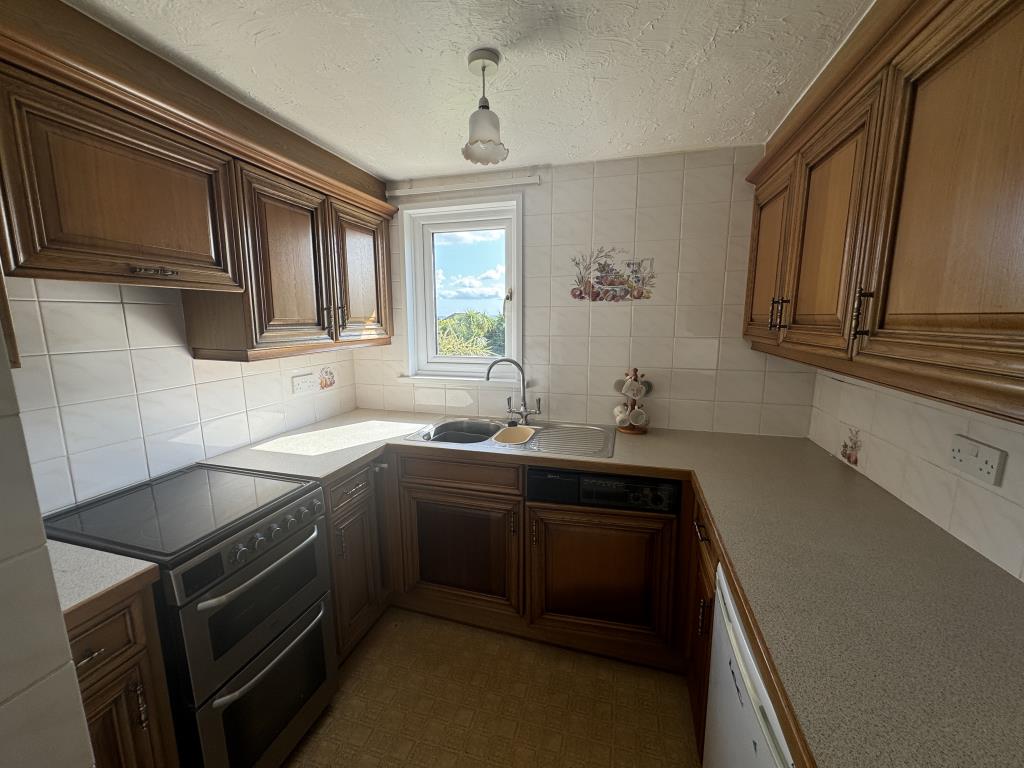 Lot: 131 - DETACHED BUNGALOW REQUIRING MODERNISATION ON A GENEROUS PLOT - View of the kitchen